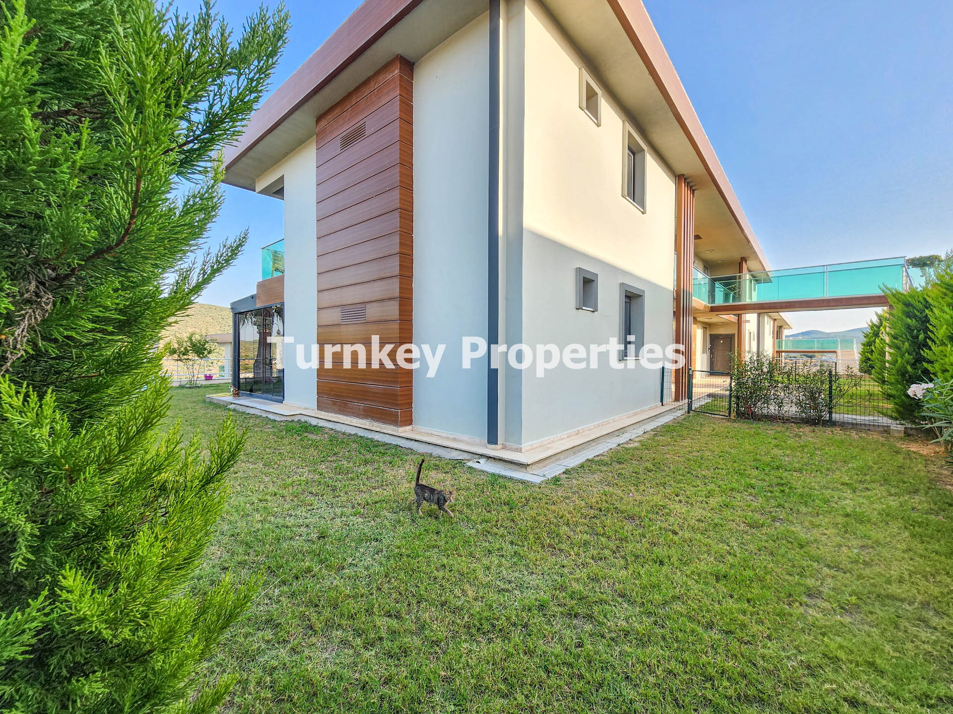 Dörttepe'de Eşinwood Satılık Bahçe Katı 1+1 Daire Geniş Bahçeli